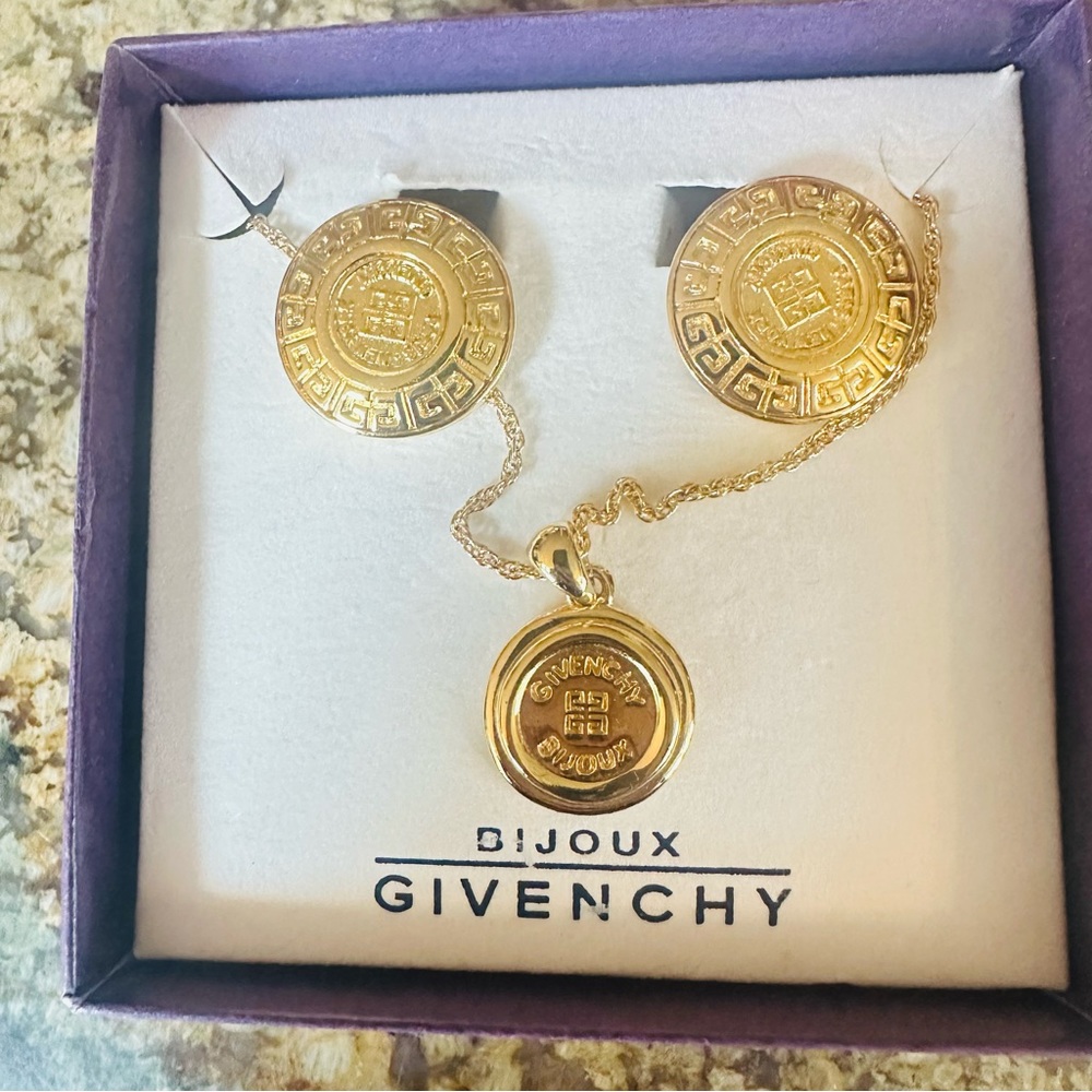GIVENCHY Vintage, new inbox, gold earrings and necklace set.